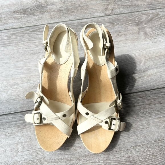Frye Dolly Buckle Wood Sandals in White - Picture 3 of 16